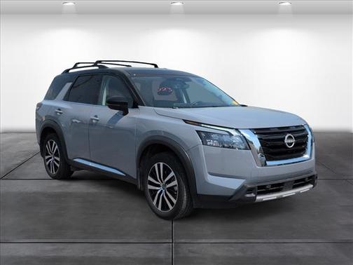 2025 Nissan Pathfinder Platinum FWD