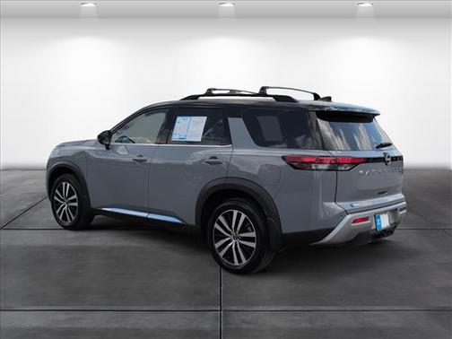 2025 Nissan Pathfinder Platinum FWD