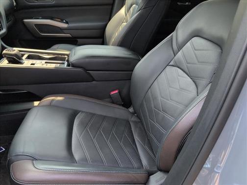 2025 Nissan Pathfinder Platinum FWD