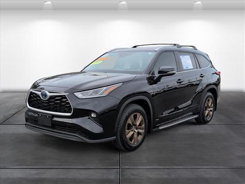 2023 Toyota Highlander Hybrid XLE
