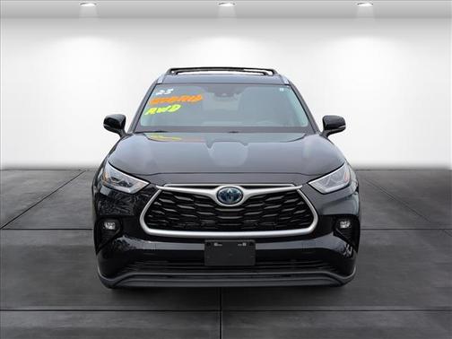 2023 Toyota Highlander Hybrid XLE