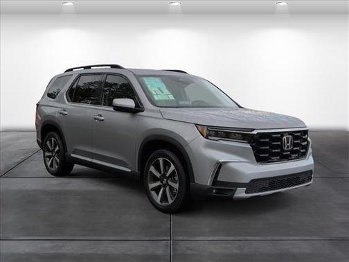 2025 Honda Pilot Touring 8-Passenger