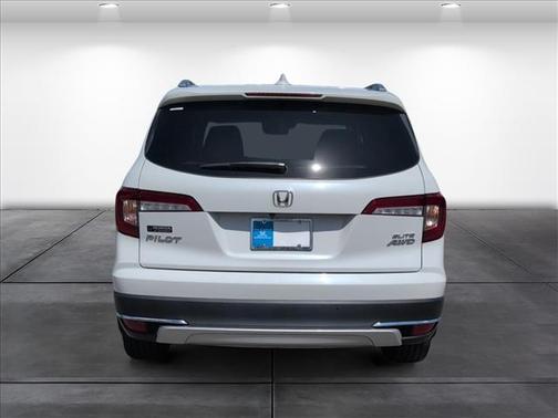 Platinum White Pearl 2021 Honda Pilot AWD Elite