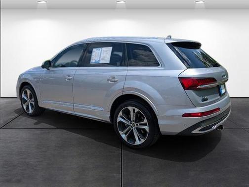 2022 Audi Q7 55 Premium Plus