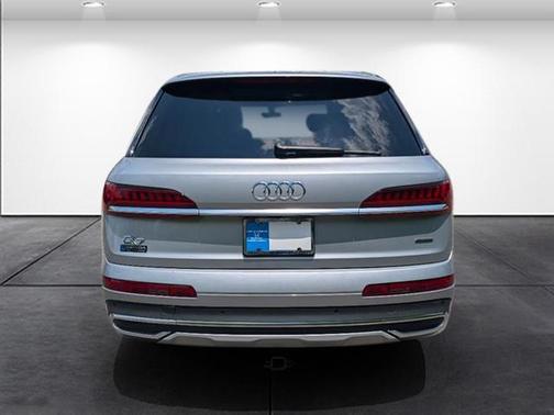 2022 Audi Q7 55 Premium Plus