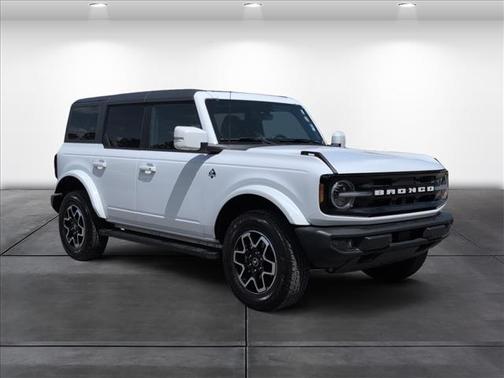 OXFORD WHITE 2024 Ford Bronco Outer Banks