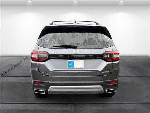 2025 Honda Pilot Touring 8-Passenger