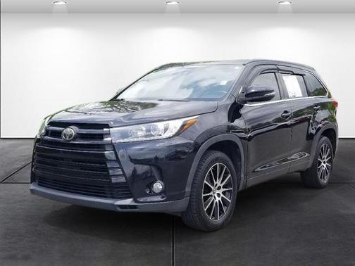2017 Toyota Highlander SE