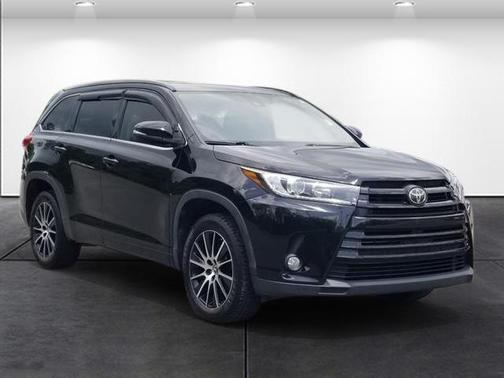 2017 Toyota Highlander SE