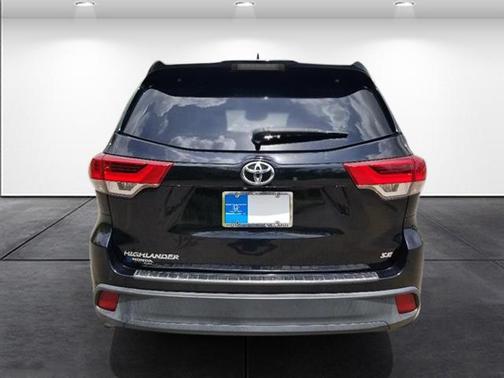 2017 Toyota Highlander SE