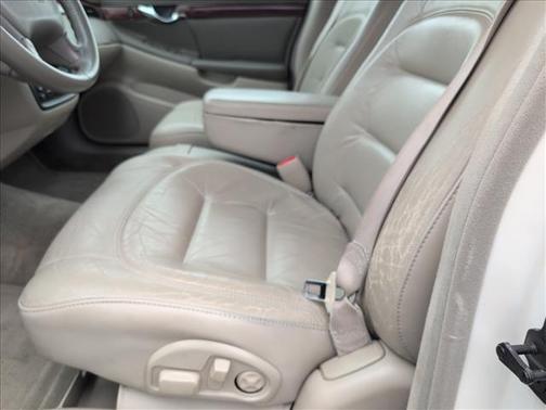 2000 Cadillac DeVille Base