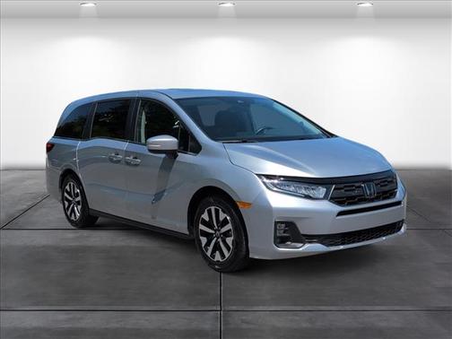 Solar Silver Metallic 2025 Honda Odyssey