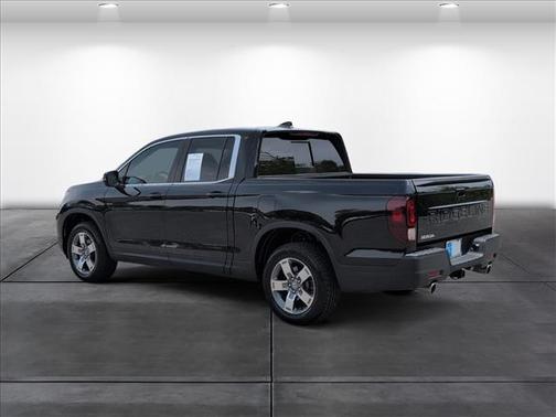 Crystal Black Pearl 2024 Honda Ridgeline