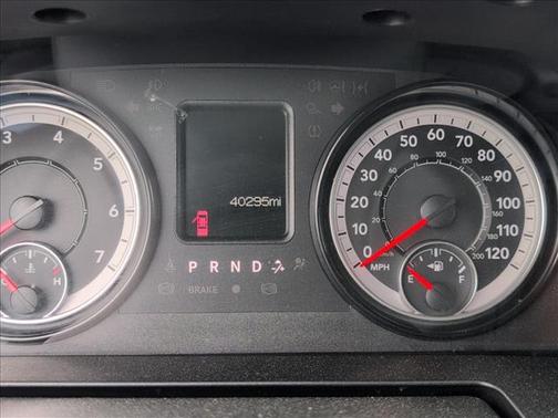 Diamond Black Crystal Pearlcoat 2024 RAM 1500 Classic Warlock Crew Cab 4x2 5'7' Box