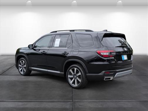 Crystal Black Pearl 2023 Honda Pilot