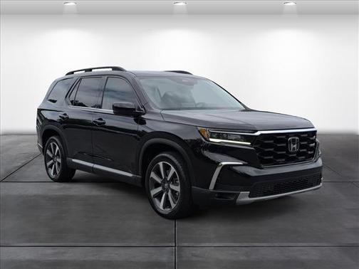Crystal Black Pearl 2023 Honda Pilot