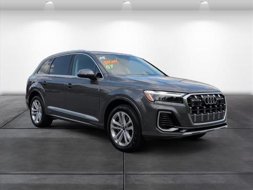 2025 Audi Q7 55 Premium Plus