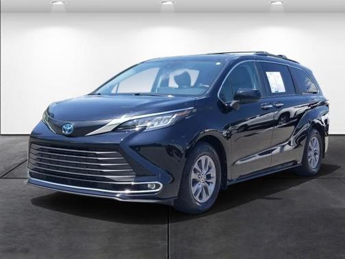 2023 Toyota Sienna XLE 7 Passenger