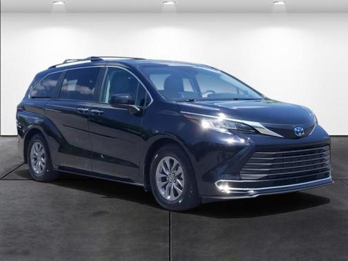 2023 Toyota Sienna XLE 7 Passenger