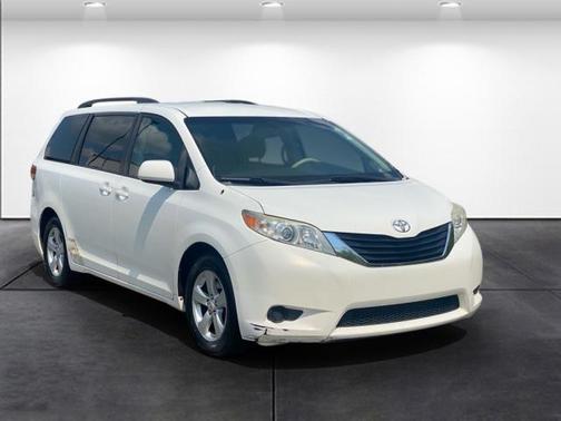 2011 Toyota Sienna LE