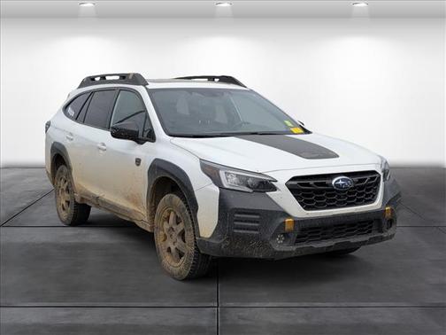 Crystal White Pearl 2023 Subaru Outback Wilderness