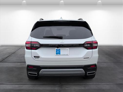 2025 Honda Pilot Touring 8-Passenger