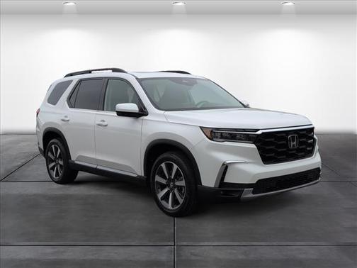 2025 Honda Pilot Touring 8-Passenger