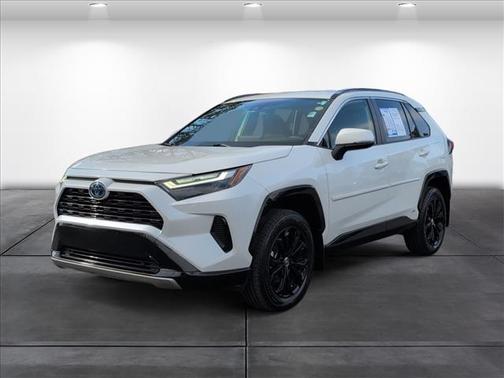 2022 Toyota RAV4 Hybrid SE