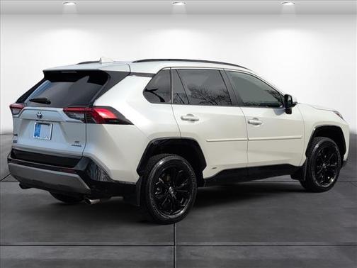 2022 Toyota RAV4 Hybrid SE