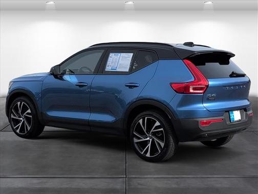2021 Volvo XC40 T5 R-Design