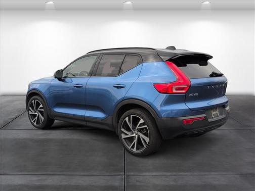2021 Volvo XC40 T5 R-Design