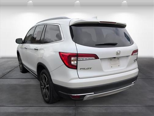 Platinum White Pearl 2022 Honda Pilot Touring 8-Passenger
