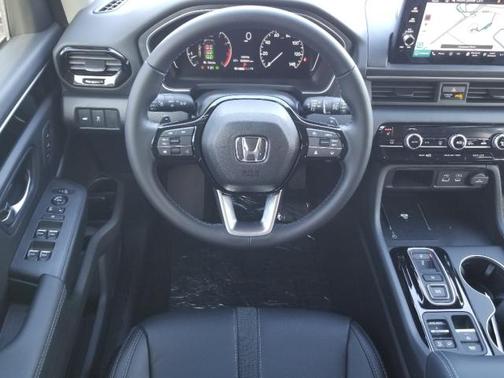 2025 Honda Pilot Touring 8-Passenger