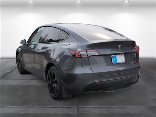 2022 Tesla Model Y Long Range Dual Motor All-Wheel Drive