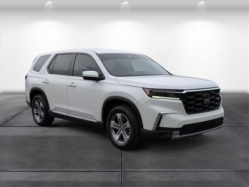Platinum White Pearl 2024 Honda Pilot