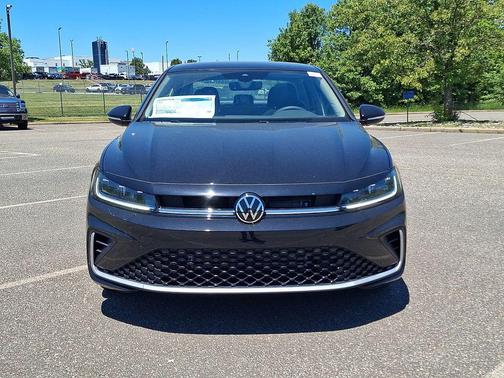 Deep Black Pearl 2026 Volkswagen Jetta 1.4T SEL