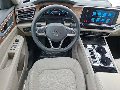 2025 Volkswagen Atlas 2.0T SE w/Technology 4MOTION