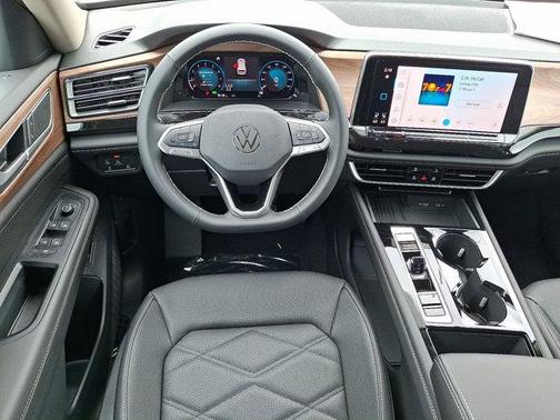 2025 Volkswagen Atlas 2.0T SE w/Technology 4MOTION
