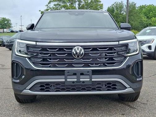 2025 Volkswagen Atlas Cross Sport 2.0T SE w/Technology 4MOTION