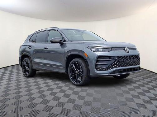 Platinum 2026 Volkswagen Tiguan 2.0T SE R-Line Black 4MOTION