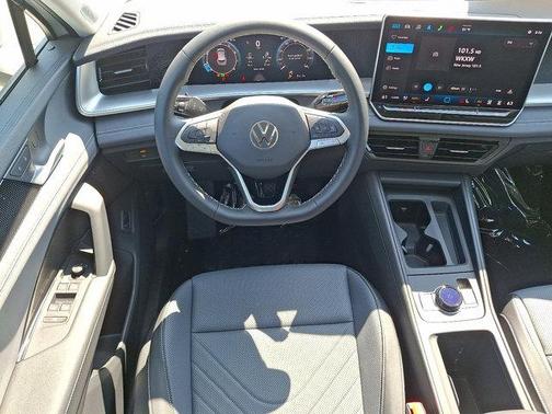2025 Volkswagen Tiguan 2.0T SE 4MOTION