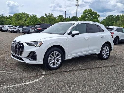 2024 Audi Q3 Premium 45 TFSI S line quattro Tiptronic
