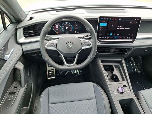 White Pearl 2026 Volkswagen Tiguan 2.0T SE R-Line Black 4MOTION
