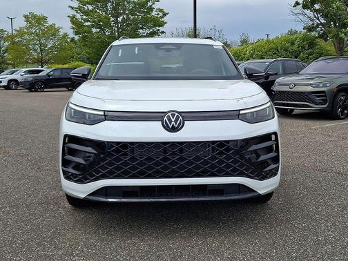 White Pearl 2026 Volkswagen Tiguan 2.0T SE R-Line Black 4MOTION