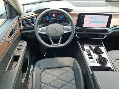 2025 Volkswagen Atlas 2.0T SE w/Technology 4MOTION