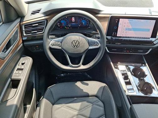 2025 Volkswagen Atlas 2.0T SE w/Technology 4MOTION