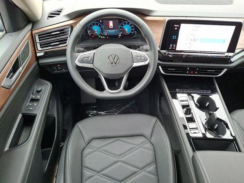 2025 Volkswagen Atlas 2.0T SE w/Technology 4MOTION