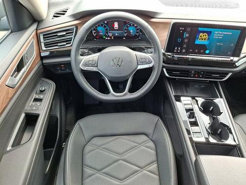 2025 Volkswagen Atlas 2.0T SE w/Technology 4MOTION