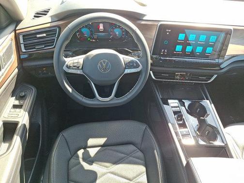 2025 Volkswagen Atlas 2.0T SE w/Technology 4MOTION