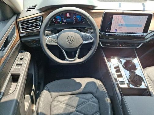 2025 Volkswagen Atlas 2.0T SE w/Technology 4MOTION